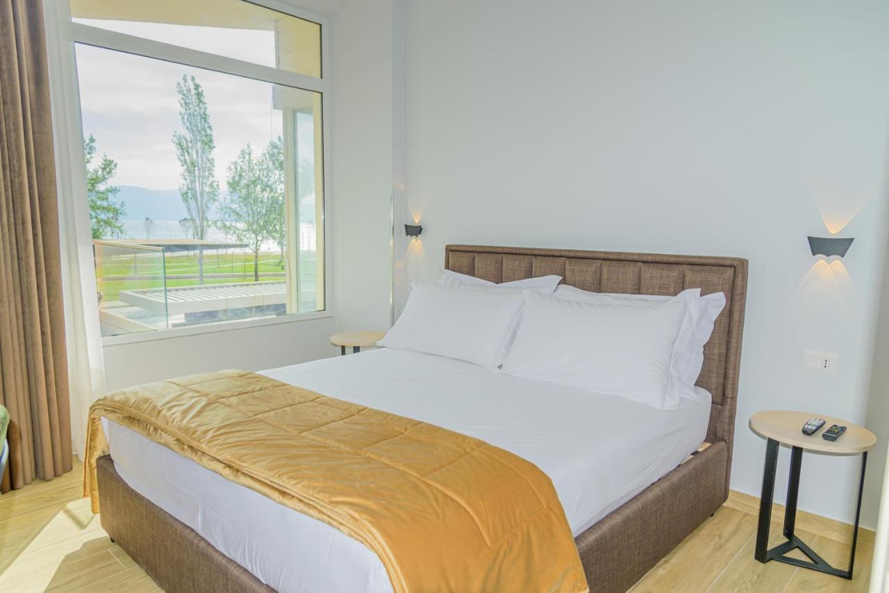 Palm Side Hotel Вльора Екстер'єр фото