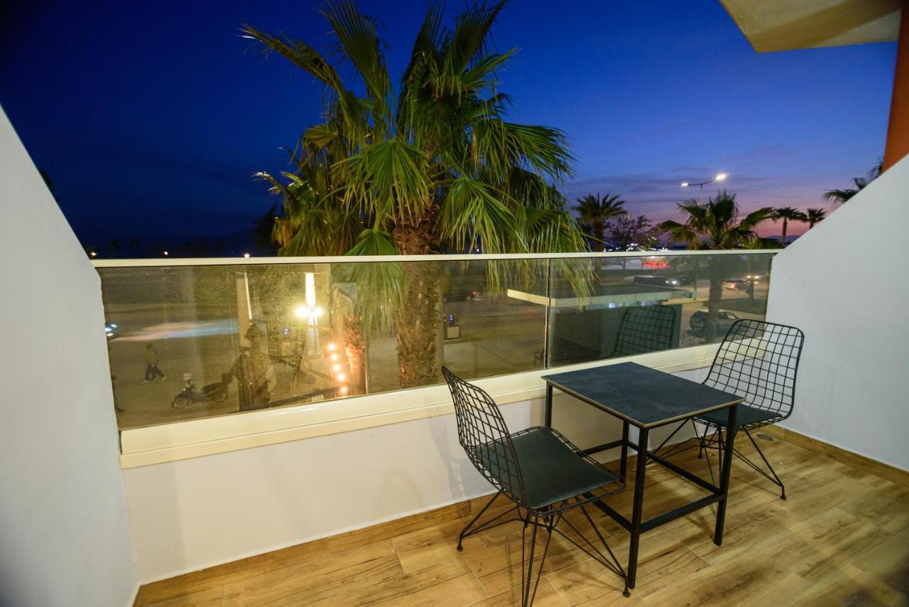 Palm Side Hotel Вльора Екстер'єр фото
