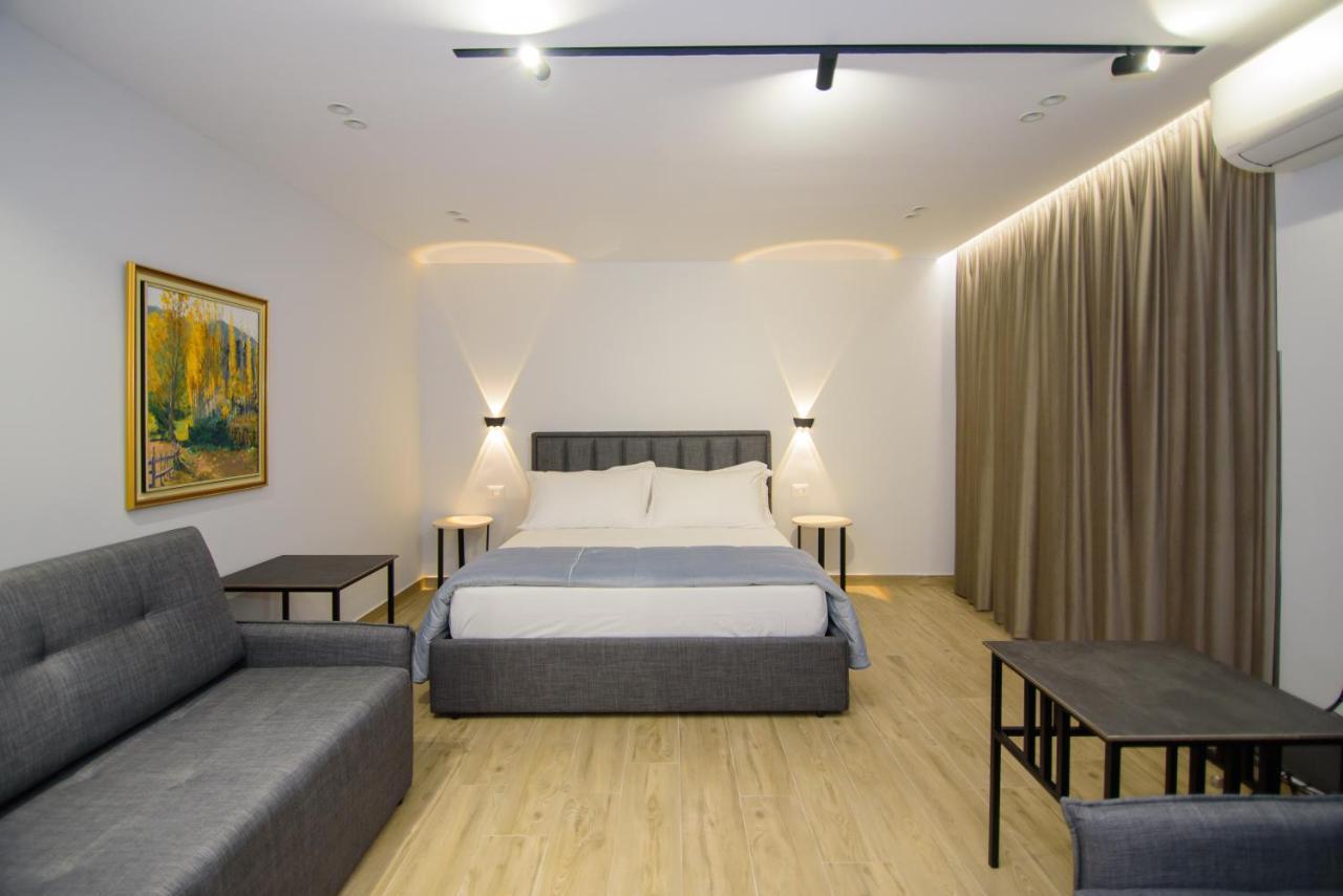 Palm Side Hotel Вльора Екстер'єр фото