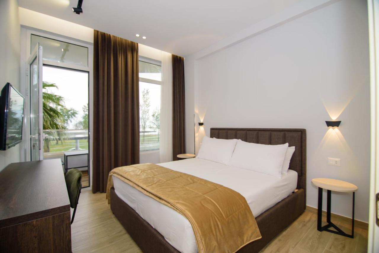 Palm Side Hotel Вльора Екстер'єр фото