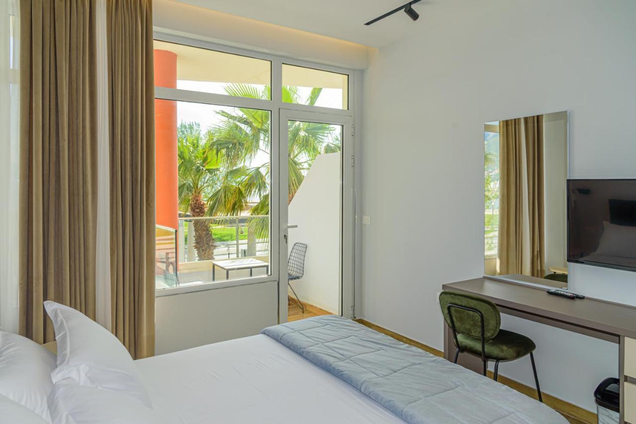 Palm Side Hotel Вльора Екстер'єр фото