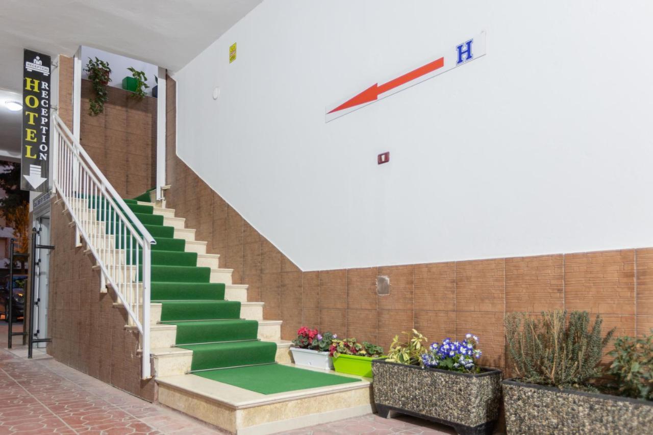 Palm Side Hotel Вльора Екстер'єр фото