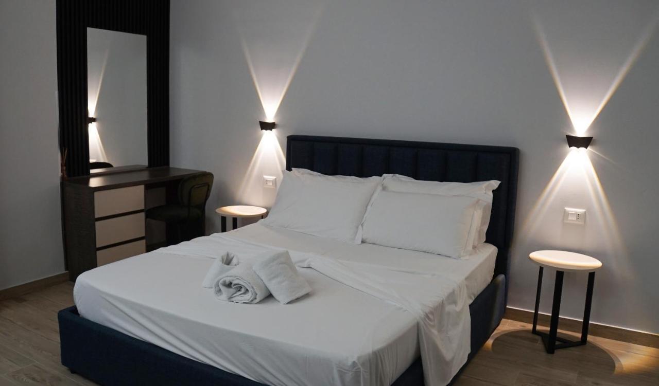Palm Side Hotel Вльора Екстер'єр фото