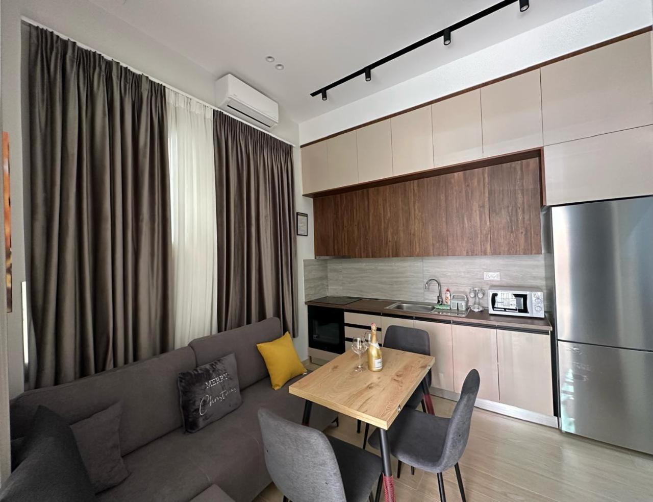 Palm Side Hotel Вльора Екстер'єр фото